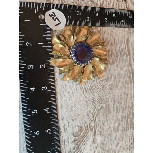 Vintage Style Gold Tone Flower Brooch Purple Blue Faceted Center Statement #351 - Picture 9 of 10